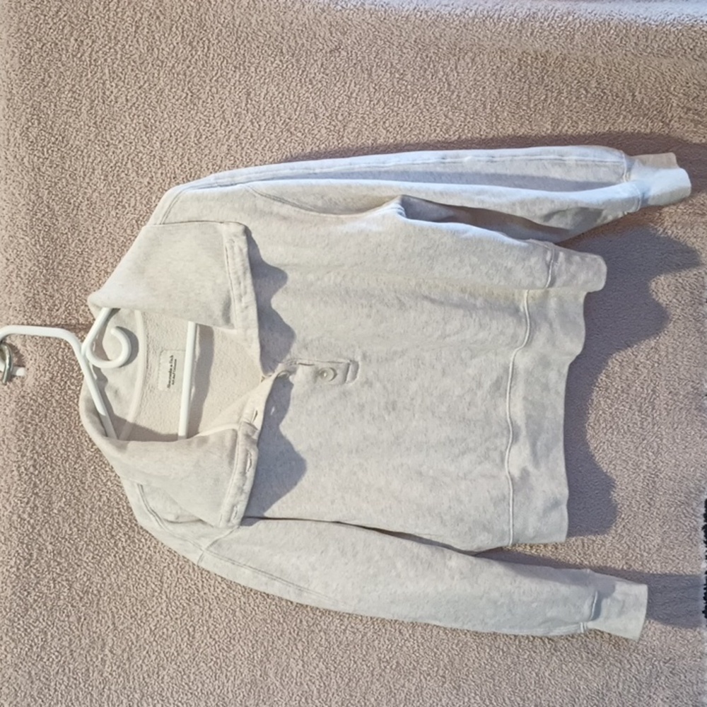 Abercrombie Henley sweatshirt